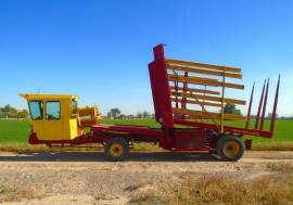 1980 New Holland 1075 Bale Wagons and Trailer