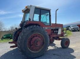 International Harvester 1086 Tractor