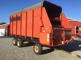 Gehl 920 Forage Wagon