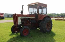 International 806 Tractor