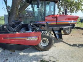 MacDon 9350 Self-Propelled Windrowers and Swather
