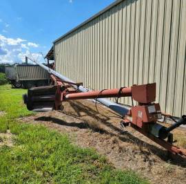 Hutchinson 8x60 Augers and Conveyor