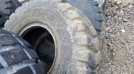 Goodyear 20.5x25 Wheels / Tires / Track