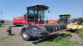 Massey Ferguson 9435 Self-Propelled Windrowers and