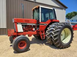 International Harvester 1086 Tractor