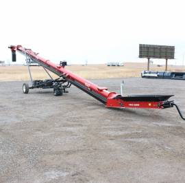 2022 Universal 1547 FIELD LOADER TD Augers and Con