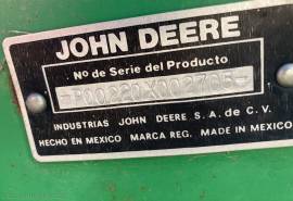 2004 John Deere 220