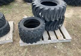 2018 John Deere 2038R - R4 Tires