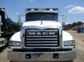 2018 Mack GU713 Semi Truck