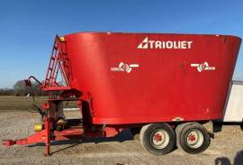 2013 Trioliet SOLOMIX 2-2400L VLH Feed Wagon