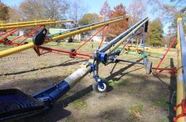 2012 Harvest International T1042 Augers and Convey