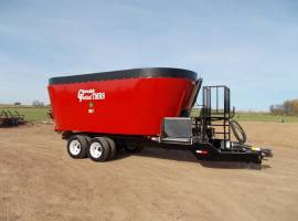 2022 Cloverdale 900T Feed Wagon