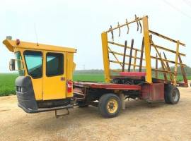 2006 New Holland BW28 Bale Wagons and Trailer