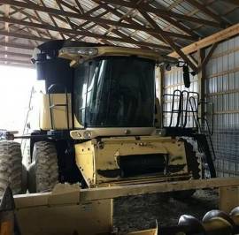 2003 New Holland CR940A Combine