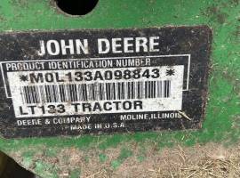 2000 John Deere LT133 Lawn and Garden